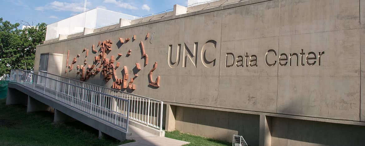 El edificio del Data Center de la UNC en un día soleado