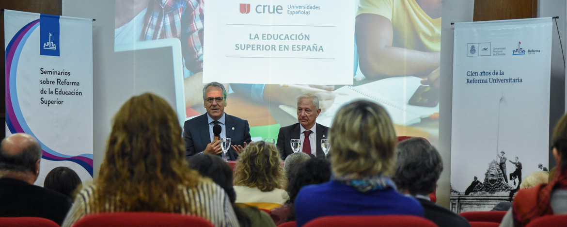 Panelistas del séptimo seminario de Educación Superior en la UNC