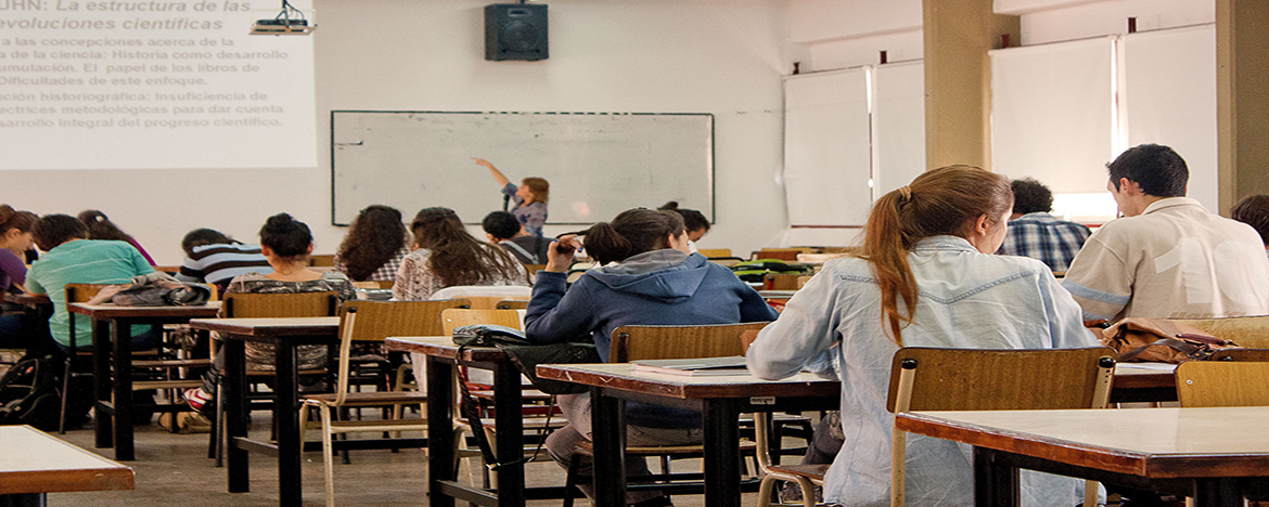 docente dando clases